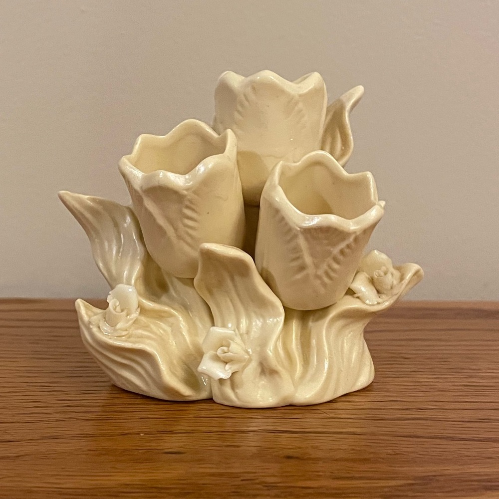 I.W Rice Cream Colored Bisque Tulip Lipstick Holder